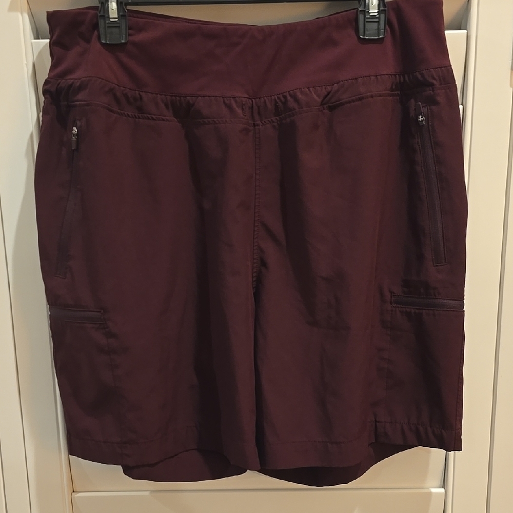 Chic Burgundy Shorts with Zipper Pockets